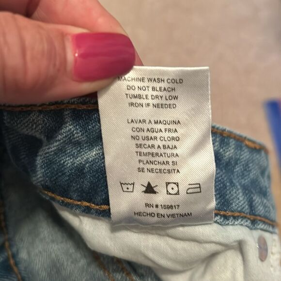 Alter’d State Jeans. Ceros. Size 26
Whiskering, fading, distressing. EUC - Picture 9 of 9